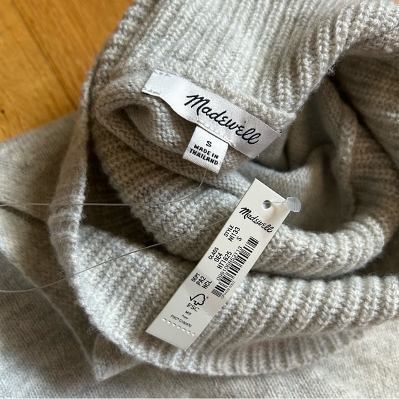 Madewell Hallowell Turtleneck Sweater Tank Small
NWT - Picture 7 of 8